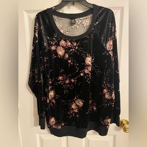 Torrid Size 1 velvet textured top